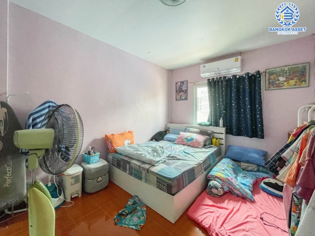 *****ทาวน์เฮ้าส์มือสองย่านนนทบุรี ม.บัวทองเคหะ กาญจนาภิเษก บนเนื้อที่เกือบ 17 ตร.ว. ฟังก์ชัน 2 ห้องนอน 1 ห้องน้ำ 1 ที่จอดรถ บ้านอบอุ่น เหมาะทำการค้า เชื่อมต่อถ.บางกรวย-ไทรน้อย, ถ.กาญจนาภิเษก, ถ.ชัยพฤกษ์ ใกล้รถไฟฟ้าสายสีม่วง "สถานีคลองบางไผ่" รีบจับจองเลย!